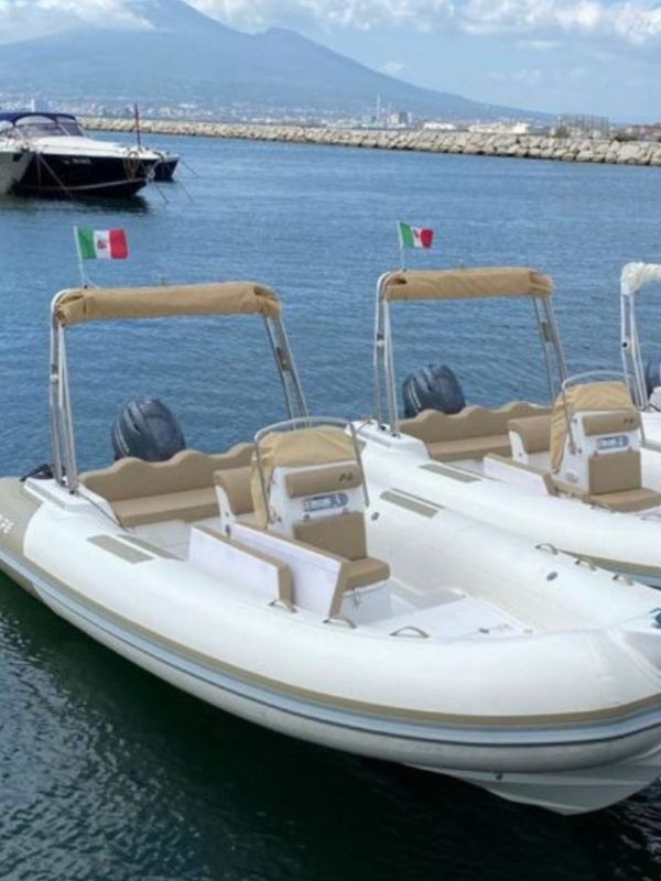 Manufatti in vetroresina per D’oriano marine F6